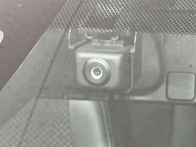 カローラフィールダー ハイブリッドＧ　ダブルバイビー　ナビ　セーフティセンス　禁煙車　シートヒーター　ハーフレザーシート　スマートキー　ＬＥＤヘッド　ＥＴＣ　オートハイビーム　車線逸脱警報　オートライト　オートエアコン　純正１６インチＡＷ　革巻きハンドル（27枚目）