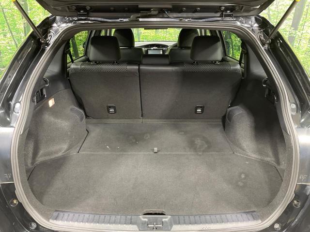 カローラフィールダー ハイブリッドＧ　ダブルバイビー　ナビ　セーフティセンス　禁煙車　シートヒーター　ハーフレザーシート　スマートキー　ＬＥＤヘッド　ＥＴＣ　オートハイビーム　車線逸脱警報　オートライト　オートエアコン　純正１６インチＡＷ　革巻きハンドル（30枚目）