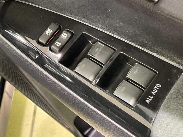 カローラフィールダー ハイブリッドＧ　ダブルバイビー　ナビ　セーフティセンス　禁煙車　シートヒーター　ハーフレザーシート　スマートキー　ＬＥＤヘッド　ＥＴＣ　オートハイビーム　車線逸脱警報　オートライト　オートエアコン　純正１６インチＡＷ　革巻きハンドル（45枚目）