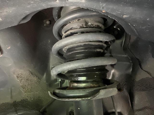 お車を安心してお乗りいただく為には、足回りの定期点検が欠かせません。サービスサポート（有償保証）では無料点検もご提供しており、安心のカーライフをお過ごしいただけるサポート体制が整っています。