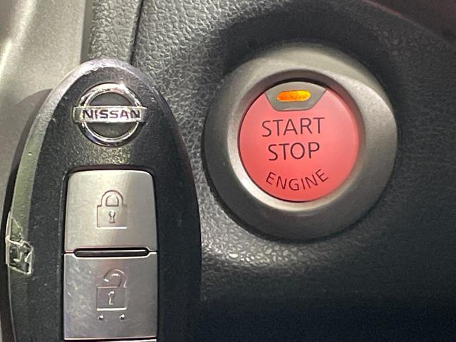 【インテリジェントキー】カバンやポケットに入れたままでもドアの施錠・解錠が可能なスマートキーを装備。エンジンのオン・オフ時もカギを取り出す必要が無いからとっても便利です♪