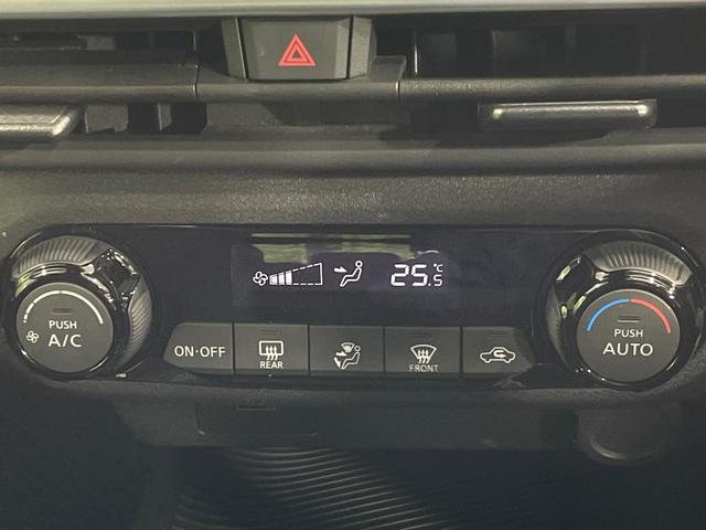 【オートエアコン】一度お好みの温度に設定すれば、車内の温度を検知し風量や温度を自動で調整。暑い…寒い…と何度もスイッチ操作をする必要はありません。快適な車内空間には必須の機能ですね♪
