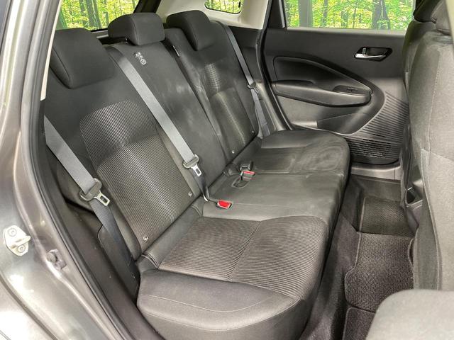 後部座席も気になるようなキズ・汚れやへたり等、大きなダメージはなく、良好な状態です。