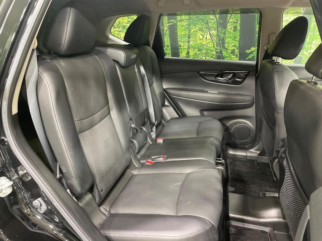 後部座席も気になるようなキズ・汚れやへたり等、大きなダメージはなく、良好な状態です。