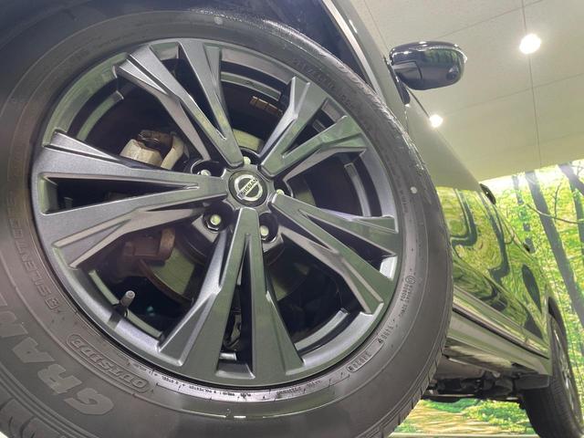 【純正１８インチアルミホイール】外観にマッチした純正アルミホイールを装着しております。各種社外アルミホイールや、スタッドレスタイヤも取扱いしております。是非ご相談ください♪