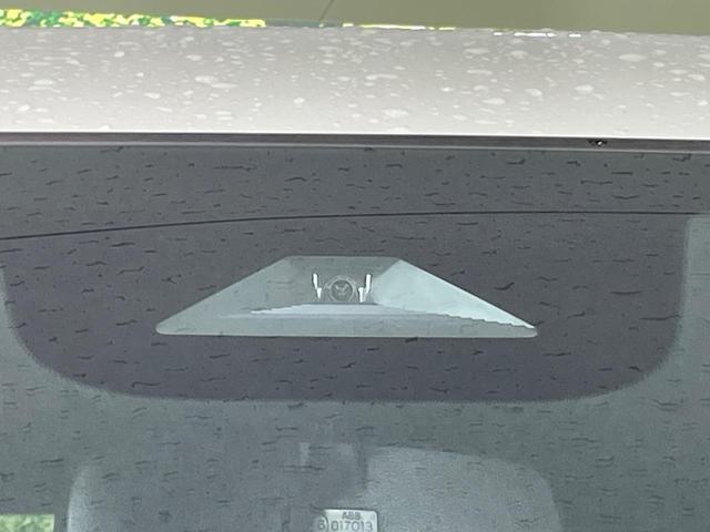 ステップワゴン ｅ：ＨＥＶスパーダ　両側電動ドア　純正１１型ナビ　バックカメラ　衝突被害軽減システム　Ｂｌｕｅｔｏｏｔｈ接続　レーダークルーズ　電動リアゲート　ハーフレザーシート　コーナーセンサー　スマートキー　ＬＥＤヘッド（3枚目）