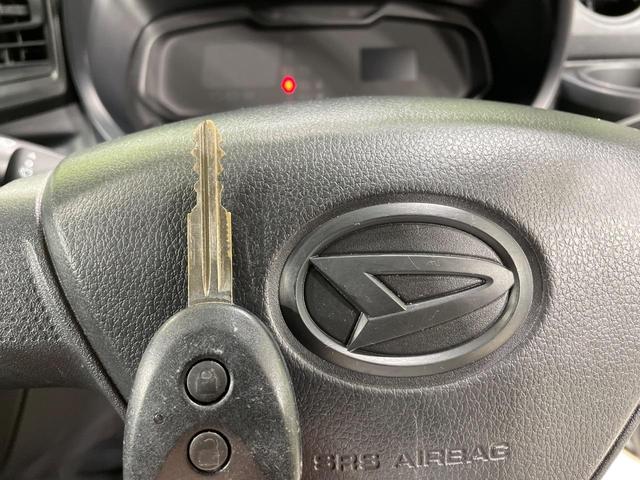 ミライース Ｌ　４ＷＤ　禁煙車　キーレス　パワーウィンドウ　アイドリングストップ　ヘッドライトレベライザー　盗難防止装置　プライバシーガラス　ＣＤオーディオ　エアコン（6枚目）