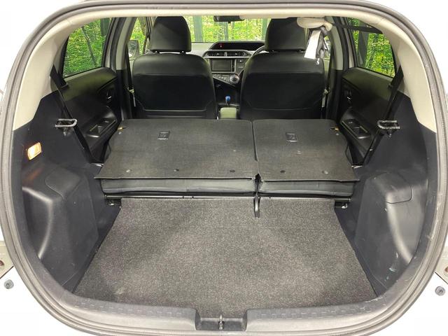 アクア Ｇブラックソフトレザーセレクション　純正ＨＤＤナビ　バックカメラ　禁煙車　ハーフレザーシート　スマートキー　ビルトインＥＴＣ　オートライト　オートエアコン　Ｂｌｕｅｔｏｏｔｈ　ＣＤ　ＤＶＤ再生（10枚目）