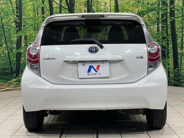 アクア Ｇブラックソフトレザーセレクション　純正ＨＤＤナビ　バックカメラ　禁煙車　ハーフレザーシート　スマートキー　ビルトインＥＴＣ　オートライト　オートエアコン　Ｂｌｕｅｔｏｏｔｈ　ＣＤ　ＤＶＤ再生（15枚目）