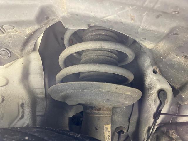 アクア Ｇブラックソフトレザーセレクション　純正ＨＤＤナビ　バックカメラ　禁煙車　ハーフレザーシート　スマートキー　ビルトインＥＴＣ　オートライト　オートエアコン　Ｂｌｕｅｔｏｏｔｈ　ＣＤ　ＤＶＤ再生（51枚目）