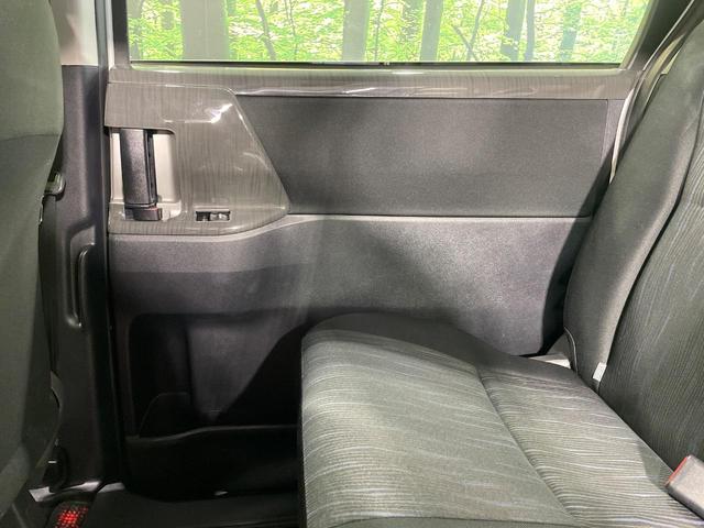 ノア Si 4WD 両側電動ドア SDナビ バックカメラ 禁煙車 スマートキー HIDヘッド ビルトインETC オートライト オートエアコン リアエアコン Bluetooth CD DVD再生 フルセグ(24枚目)