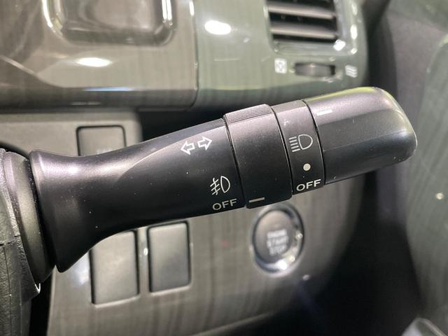 ノア Si 4WD 両側電動ドア SDナビ バックカメラ 禁煙車 スマートキー HIDヘッド ビルトインETC オートライト オートエアコン リアエアコン Bluetooth CD DVD再生 フルセグ(33枚目)