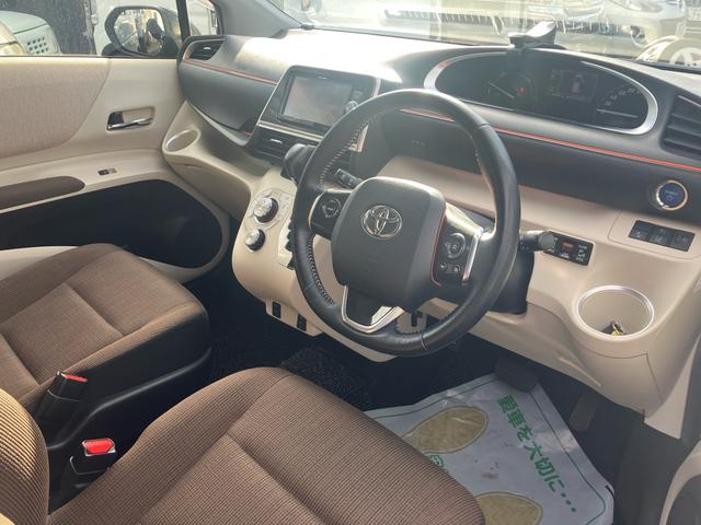 シエンタ ハイブリッドＧ　メモリーナビ　フルセグＴＶ　バックカメラ　後席フリップダウンモニター　Ｂｌｕｅｔｏｏｔｈオーディオ　両側パワースライドドア　スマートキー　プッシュスタート（13枚目）