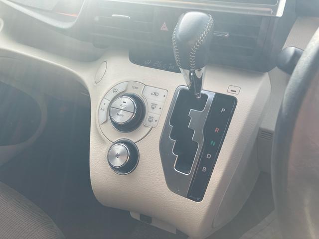 シエンタ ハイブリッドＧ　メモリーナビ　フルセグＴＶ　バックカメラ　後席フリップダウンモニター　Ｂｌｕｅｔｏｏｔｈオーディオ　両側パワースライドドア　スマートキー　プッシュスタート（16枚目）