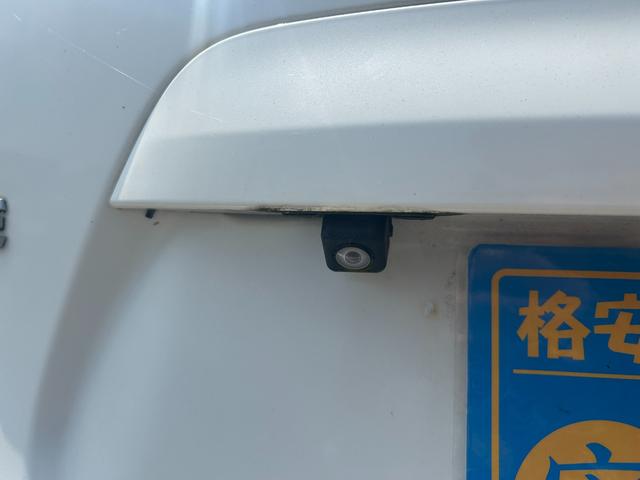 ノート Ｘ　スマートキー　プッシュスタートエンジン　ナビ　ＣＤ　ＴＶ　ミュージックプレイヤー接続　運転席・助手席エアバッグ　ＡＢＳ　衝突安全ボディ　エアコン　パワーステアリング　パワーウインドウ（7枚目）