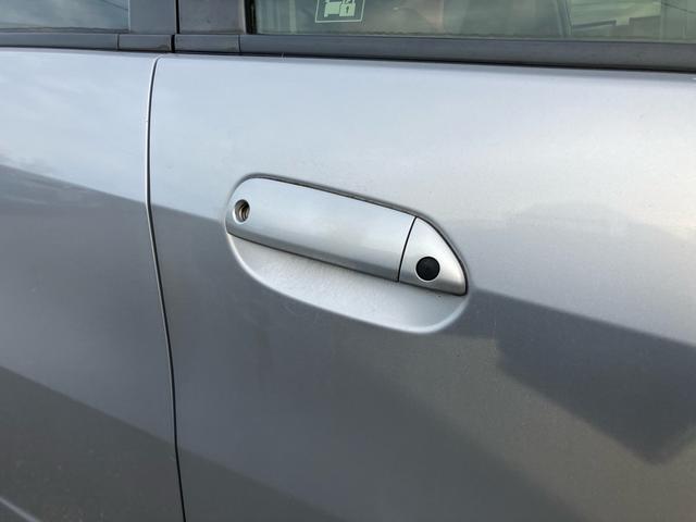 フィットハイブリッド スマートセレクション ファインスタイル スマートキー ナビ USB接続 ミュージックプレイヤー接続 CD DVD再生 TV シートヒーター HIDヘッドライト 運転席・助手席エアバッグ ABS 衝突安全ボディ エアコン パワーステアリング(10枚目)