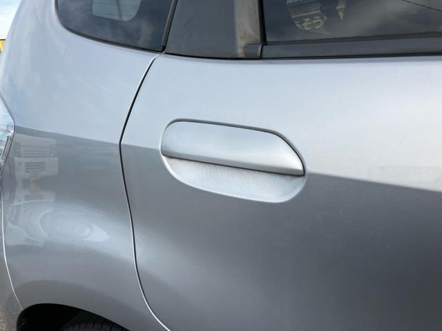 フィットハイブリッド スマートセレクション ファインスタイル スマートキー ナビ USB接続 ミュージックプレイヤー接続 CD DVD再生 TV シートヒーター HIDヘッドライト 運転席・助手席エアバッグ ABS 衝突安全ボディ エアコン パワーステアリング(11枚目)