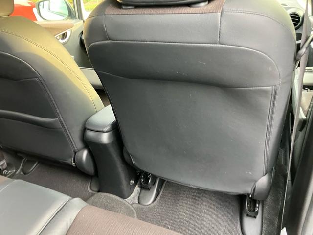 フィットハイブリッド スマートセレクション ファインスタイル スマートキー ナビ USB接続 ミュージックプレイヤー接続 CD DVD再生 TV シートヒーター HIDヘッドライト 運転席・助手席エアバッグ ABS 衝突安全ボディ エアコン パワーステアリング(34枚目)