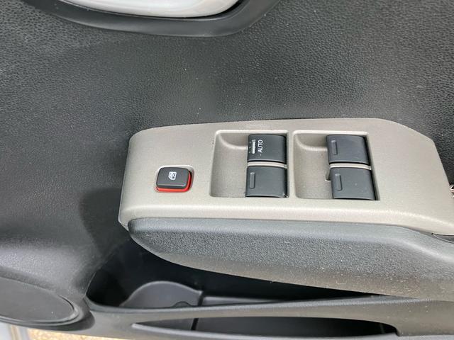 フィットハイブリッド スマートセレクション ファインスタイル スマートキー ナビ USB接続 ミュージックプレイヤー接続 CD DVD再生 TV シートヒーター HIDヘッドライト 運転席・助手席エアバッグ ABS 衝突安全ボディ エアコン パワーステアリング(38枚目)