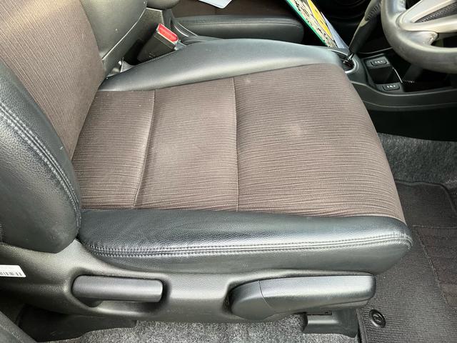 フィットハイブリッド スマートセレクション ファインスタイル スマートキー ナビ USB接続 ミュージックプレイヤー接続 CD DVD再生 TV シートヒーター HIDヘッドライト 運転席・助手席エアバッグ ABS 衝突安全ボディ エアコン パワーステアリング(39枚目)