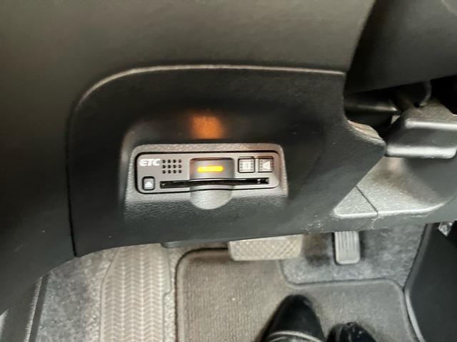 フィットハイブリッド スマートセレクション ファインスタイル スマートキー ナビ USB接続 ミュージックプレイヤー接続 CD DVD再生 TV シートヒーター HIDヘッドライト 運転席・助手席エアバッグ ABS 衝突安全ボディ エアコン パワーステアリング(55枚目)