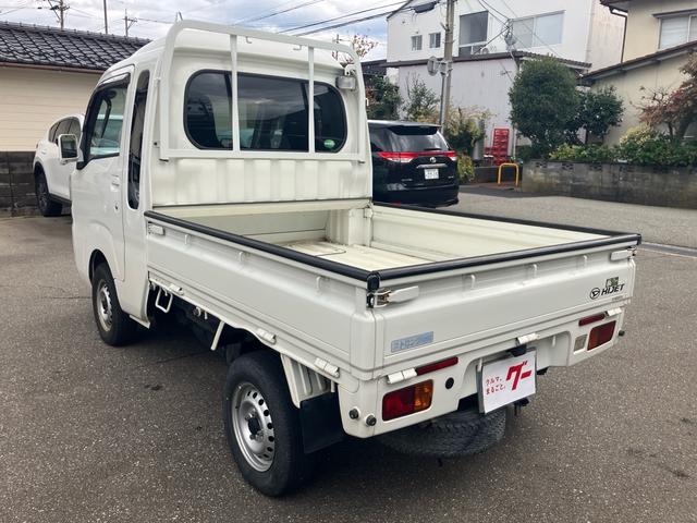 ハイゼットトラック ジャンボ 4WD 5速マニュアル エアコン パワステ パワーウインド キーレスエントリー 純正CDオーディオ 三方開 積載量350kg(6枚目)