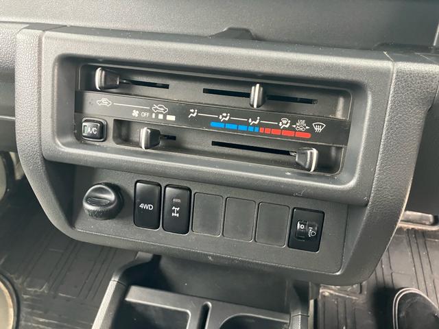 ハイゼットトラック ジャンボ 4WD 5速マニュアル エアコン パワステ パワーウインド キーレスエントリー 純正CDオーディオ 三方開 積載量350kg(13枚目)