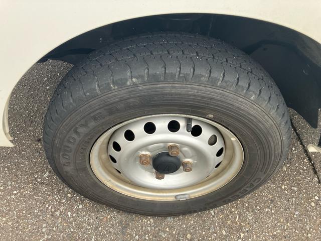 ハイゼットトラック ジャンボ 4WD 5速マニュアル エアコン パワステ パワーウインド キーレスエントリー 純正CDオーディオ 三方開 積載量350kg(18枚目)