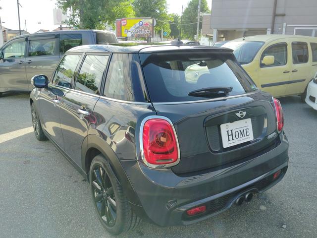 ＭＩＮＩ クーパーＳ　☆ユーザー様買取車☆純正ＪＣＷレッドステッチステアリング（パドル付き）☆純正ＯＰユニオンジャックミラーカバー☆純正ＨＤＤナビ☆ＬＥＤヘッドライト☆バックカメラ☆ＥＴＣ☆前後ドライブレコーダー（10枚目）