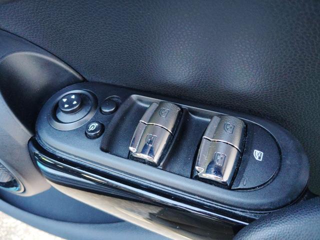 ＭＩＮＩ クーパーＳ　☆ユーザー様買取車☆純正ＪＣＷレッドステッチステアリング（パドル付き）☆純正ＯＰユニオンジャックミラーカバー☆純正ＨＤＤナビ☆ＬＥＤヘッドライト☆バックカメラ☆ＥＴＣ☆前後ドライブレコーダー（18枚目）