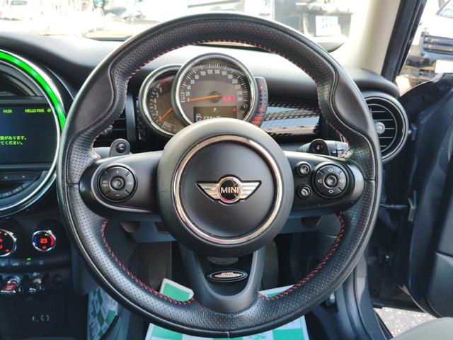 ＭＩＮＩ クーパーＳ　☆ユーザー様買取車☆純正ＪＣＷレッドステッチステアリング（パドル付き）☆純正ＯＰユニオンジャックミラーカバー☆純正ＨＤＤナビ☆ＬＥＤヘッドライト☆バックカメラ☆ＥＴＣ☆前後ドライブレコーダー（19枚目）