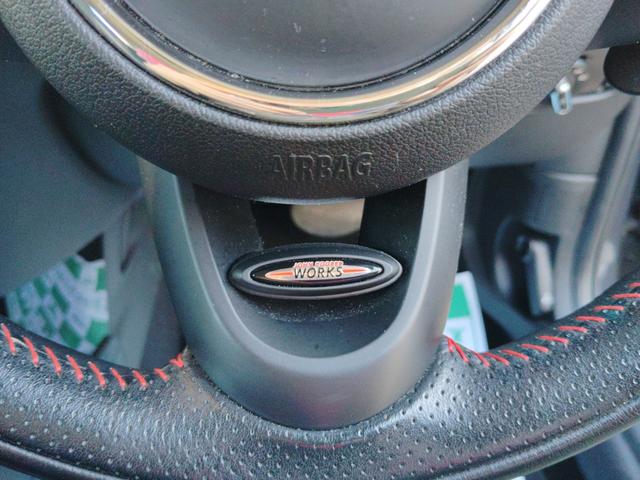 ＭＩＮＩ クーパーＳ　☆ユーザー様買取車☆純正ＪＣＷレッドステッチステアリング（パドル付き）☆純正ＯＰユニオンジャックミラーカバー☆純正ＨＤＤナビ☆ＬＥＤヘッドライト☆バックカメラ☆ＥＴＣ☆前後ドライブレコーダー（20枚目）
