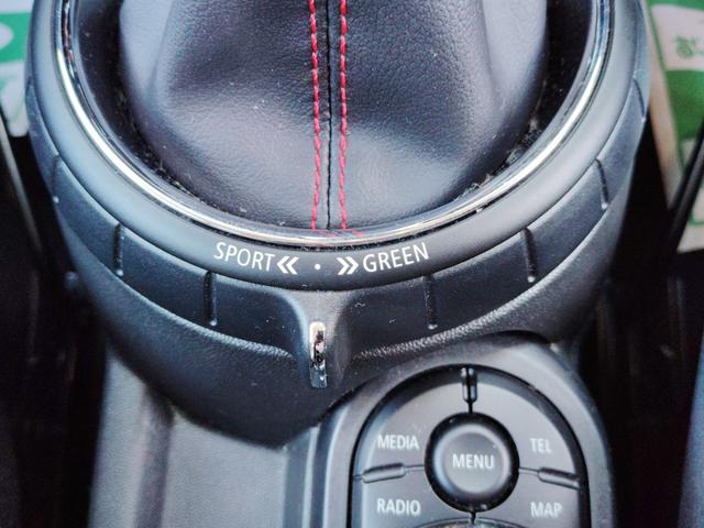 ＭＩＮＩ クーパーＳ　☆ユーザー様買取車☆純正ＪＣＷレッドステッチステアリング（パドル付き）☆純正ＯＰユニオンジャックミラーカバー☆純正ＨＤＤナビ☆ＬＥＤヘッドライト☆バックカメラ☆ＥＴＣ☆前後ドライブレコーダー（33枚目）