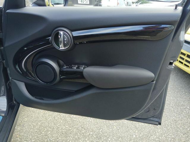 ＭＩＮＩ クーパーＳ　☆ユーザー様買取車☆純正ＪＣＷレッドステッチステアリング（パドル付き）☆純正ＯＰユニオンジャックミラーカバー☆純正ＨＤＤナビ☆ＬＥＤヘッドライト☆バックカメラ☆ＥＴＣ☆前後ドライブレコーダー（44枚目）