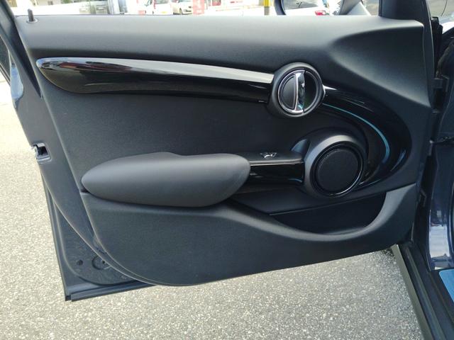 ＭＩＮＩ クーパーＳ　☆ユーザー様買取車☆純正ＪＣＷレッドステッチステアリング（パドル付き）☆純正ＯＰユニオンジャックミラーカバー☆純正ＨＤＤナビ☆ＬＥＤヘッドライト☆バックカメラ☆ＥＴＣ☆前後ドライブレコーダー（46枚目）
