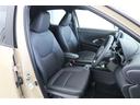 【運転席&助手席】落ち着いた色合いのシート色です。パワーシートで微小な位置調整も可能です。パワーシート可動時の静かなでスマートな音は上質さと高級感を感じさせてくれます。