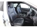 【運転席&助手席】落ち着いた色合いのシート色です。パワーシートで微小な位置調整も可能です。パワーシート可動時の静かなでスマートな音は上質さと高級感を感じさせてくれます。