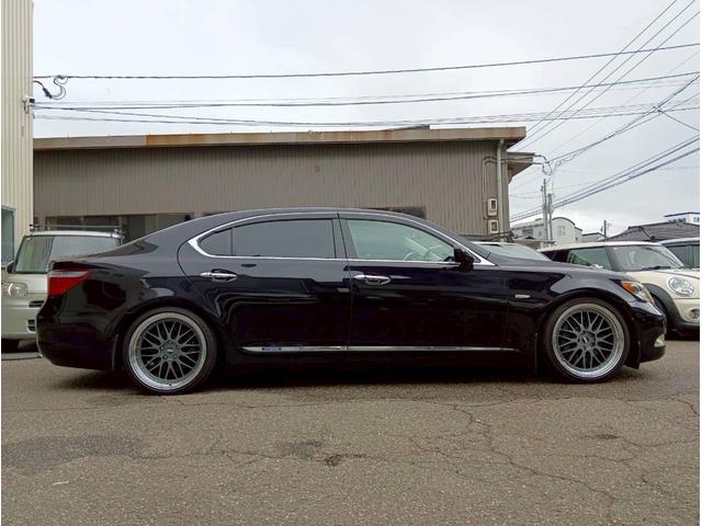 ＬＳ ＬＳ６００ｈＬ後席セパレートシートパッケージ　メーカーナビ　４ＷＤ　社外２０インチＡＷ　サンルーフ　レザーシート　バックモニター　マークレビンソン　ドライブレコーダー　ＬＥＤヘッドライト　ＥＴＣ　エアサス　シートエアコン　クルーズコントロール（12枚目）