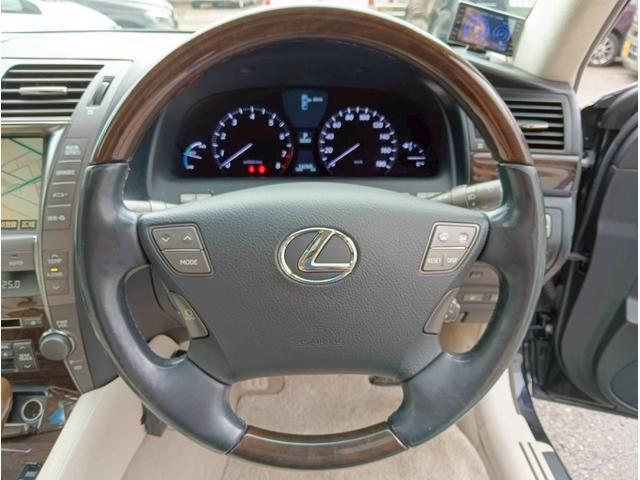 ＬＳ ＬＳ６００ｈＬ後席セパレートシートパッケージ　メーカーナビ　４ＷＤ　社外２０インチＡＷ　サンルーフ　レザーシート　バックモニター　マークレビンソン　ドライブレコーダー　ＬＥＤヘッドライト　ＥＴＣ　エアサス　シートエアコン　クルーズコントロール（26枚目）