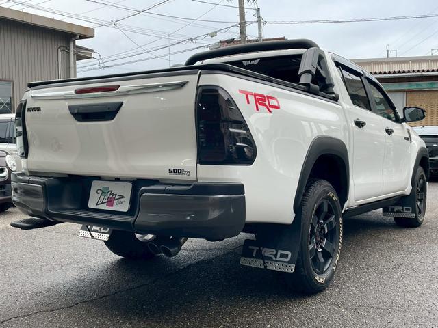 ハイラックス Ｚ　ブラックラリーエディション　４ＷＤ　社外ナビ　バックモニター　ＴＲＤアルミ　ＴＲＤスキッドプレート　ＴＲＤマッドフラップ　オートステップ　トノカバー　ベッドライナー　スポーツバー　レーダークルーズ　フルセグ　Ｂｌｕｅｔｏｏｔｈ（13枚目）