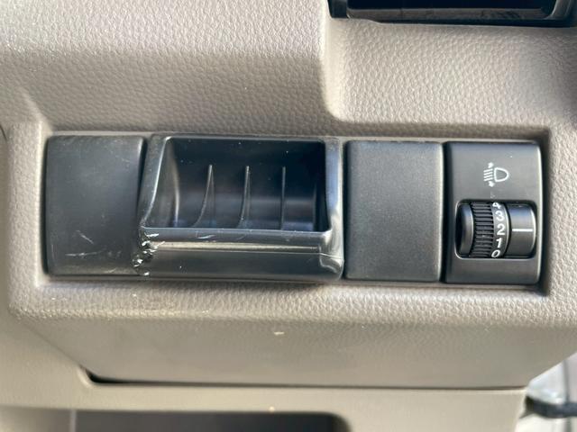 アルト E 4WD 5MT CDオーディオ 社外13インチアルミ ABS 全席パワーウィンド ヘッドライトレベライザー 前席SRSエアバック シガーソケット リアディフォッガー バイザー マット リアワイパー(39枚目)