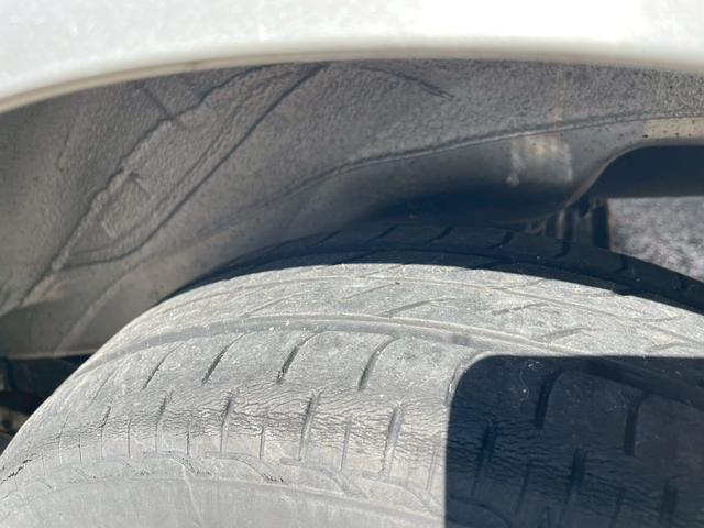 アルト E 4WD 5MT CDオーディオ 社外13インチアルミ ABS 全席パワーウィンド ヘッドライトレベライザー 前席SRSエアバック シガーソケット リアディフォッガー バイザー マット リアワイパー(71枚目)