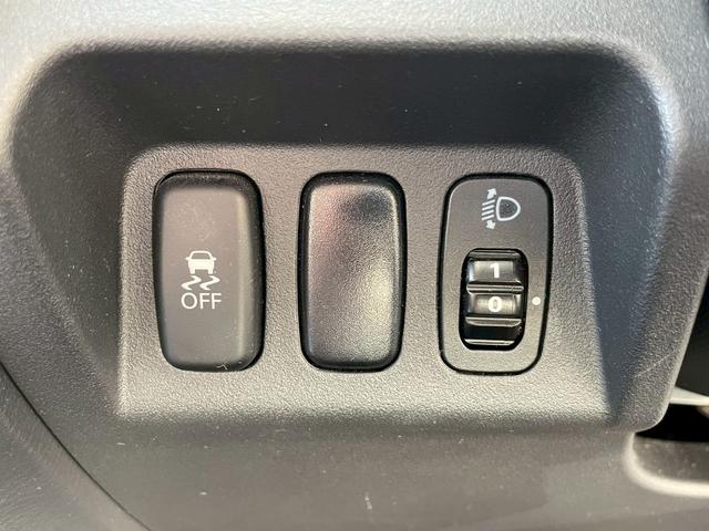 パジェロ ロング　ＧＲ　４ＷＤ　社外ナビ　バックモニター　背面タイヤ　フルセグ　シートヒーター　ＥＴＣ　純正１７インチアルミ　リモコンキー　メッキミラー　リアマニュアルエアコン　シートリフター　サイドステップ　３列シート（42枚目）