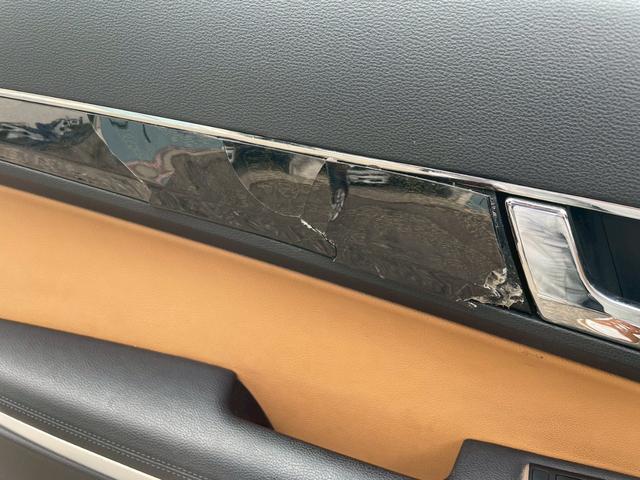 Eクラス E350 カブリオレAMGスポーツパッケージ カブリオレ メーカーナビ レザーシート ハーマンカードンサウンドシステム バックモニター AMG18インチアルミ ベンチレーション パーキングアシスト クルーズコントロール パドルシフト ETC(77枚目)