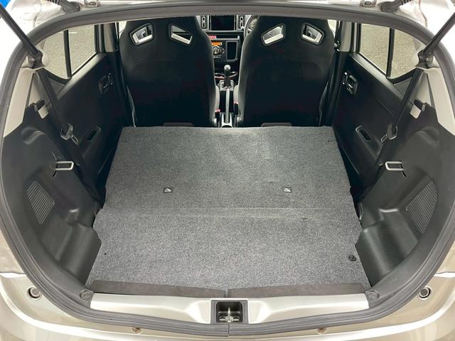 アルトワークス ベースグレード　４ＷＤ　５速ＭＴ　純正１５インチアルミ　プッシュスタート　オートライト　フロントフォグランプ　ＲＥＣＡＲＯシート　ヒーテッドドアミラーウインカー　ステアリングリモコン　チルトステア　リアスポイラー（25枚目）