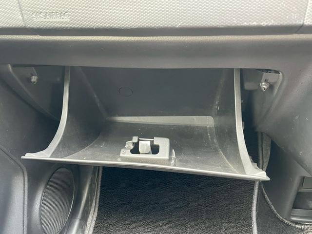 アルトワークス ベースグレード　４ＷＤ　５速ＭＴ　純正１５インチアルミ　プッシュスタート　オートライト　フロントフォグランプ　ＲＥＣＡＲＯシート　ヒーテッドドアミラーウインカー　ステアリングリモコン　チルトステア　リアスポイラー（31枚目）