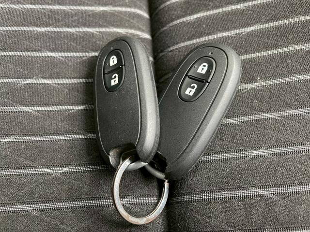 アルトワークス ベースグレード　４ＷＤ　５速ＭＴ　純正１５インチアルミ　プッシュスタート　オートライト　フロントフォグランプ　ＲＥＣＡＲＯシート　ヒーテッドドアミラーウインカー　ステアリングリモコン　チルトステア　リアスポイラー（42枚目）