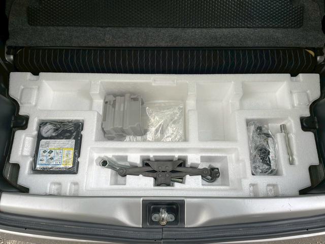 アルトワークス ベースグレード　４ＷＤ　５速ＭＴ　純正１５インチアルミ　プッシュスタート　オートライト　フロントフォグランプ　ＲＥＣＡＲＯシート　ヒーテッドドアミラーウインカー　ステアリングリモコン　チルトステア　リアスポイラー（45枚目）