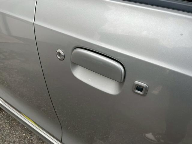 アルトワークス ベースグレード　４ＷＤ　５速ＭＴ　純正１５インチアルミ　プッシュスタート　オートライト　フロントフォグランプ　ＲＥＣＡＲＯシート　ヒーテッドドアミラーウインカー　ステアリングリモコン　チルトステア　リアスポイラー（56枚目）