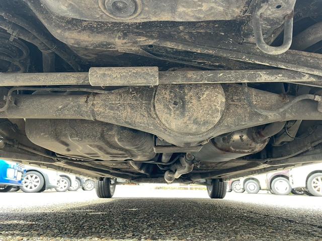 アルトワークス ベースグレード　４ＷＤ　５速ＭＴ　純正１５インチアルミ　プッシュスタート　オートライト　フロントフォグランプ　ＲＥＣＡＲＯシート　ヒーテッドドアミラーウインカー　ステアリングリモコン　チルトステア　リアスポイラー（62枚目）